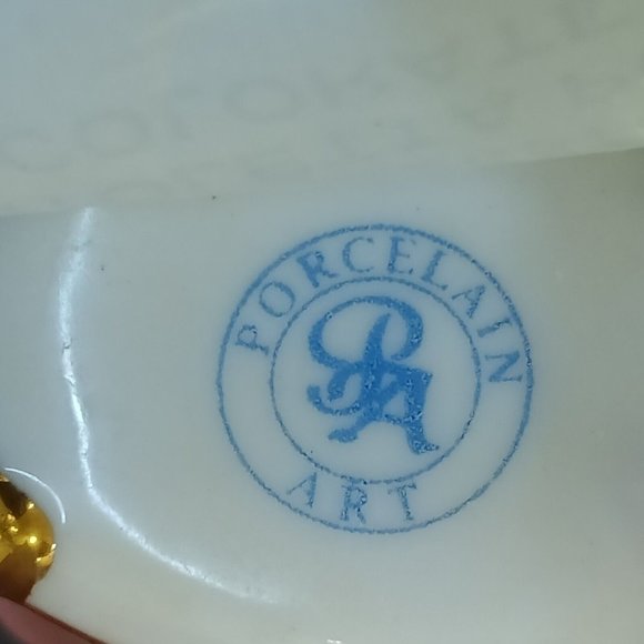 Vintage Porcelain Art Trinket Pill Box Hand Painted Small 2" Marked - Picture 2 of 11